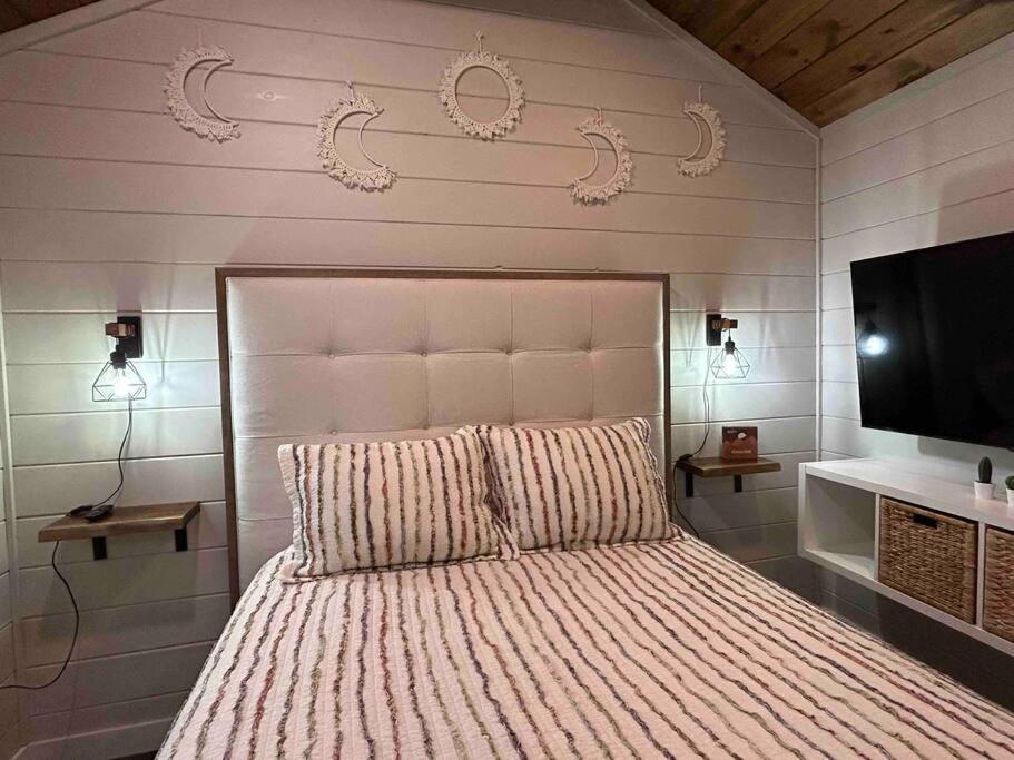 Blissful Nook Tiny Home ~ Cozy Retreat W/ Hot Tub; Near Town And Deep Creek Bryson City Exterior photo