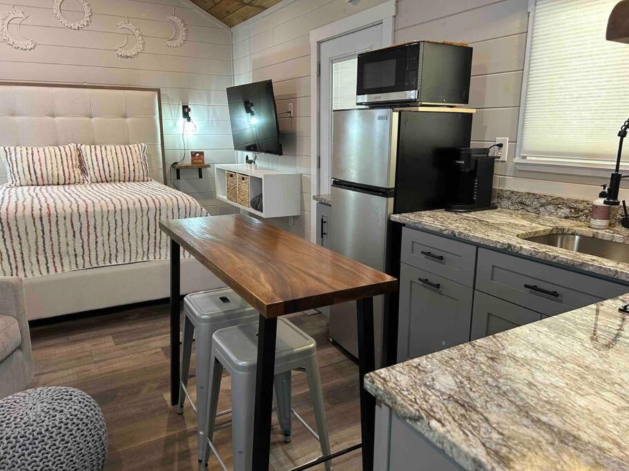 Blissful Nook Tiny Home ~ Cozy Retreat W/ Hot Tub; Near Town And Deep Creek Bryson City Exterior photo