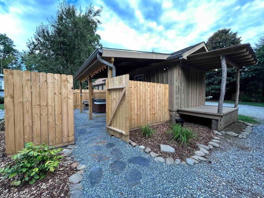 Blissful Nook Tiny Home ~ Cozy Retreat W/ Hot Tub; Near Town And Deep Creek Bryson City Exterior photo