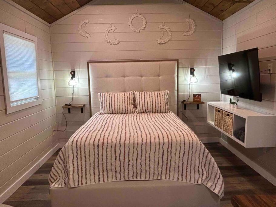 Blissful Nook Tiny Home ~ Cozy Retreat W/ Hot Tub; Near Town And Deep Creek Bryson City Exterior photo