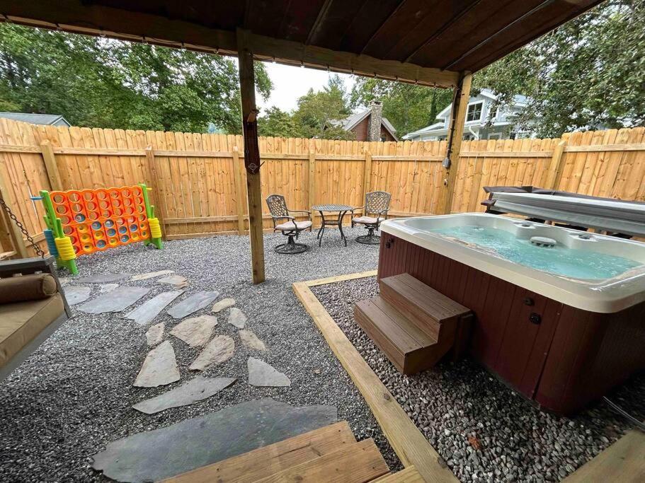 Blissful Nook Tiny Home ~ Cozy Retreat W/ Hot Tub; Near Town And Deep Creek Bryson City Exterior photo